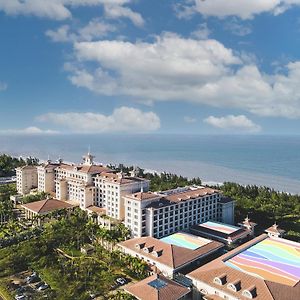 Hilton Haikou Meilan - Beachfront Hotel
